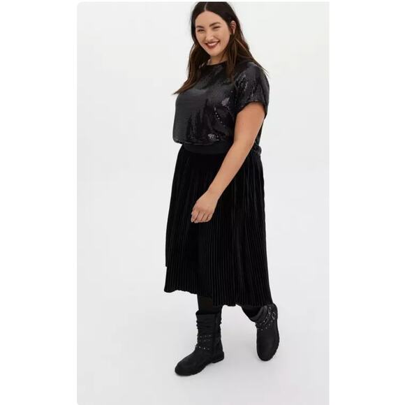 ⭐️NWT Torrid Black Sparkly Sequin Crop Top Sz 1 Fits1X 14/16 - Picture 13 of 13